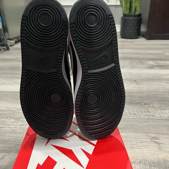 BNWT Nike Court Vision Low Black and White Sneakers - Picture 4 of 5